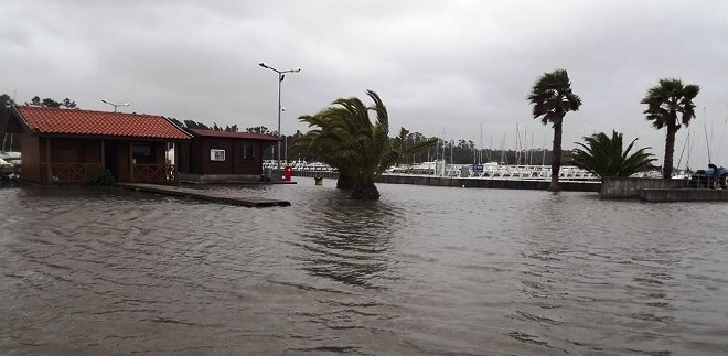 Temporal provoca danos na Marina do Carregal