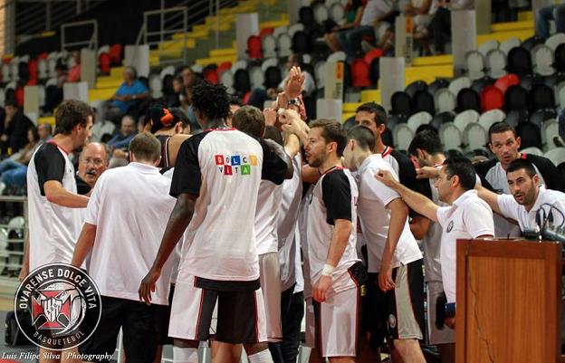 Basquetebol: Ovarense garante o 4.º lugar e defronta o Lusitânia no “play-off” Basquetebol: Ovarense garante o 4.º lugar e defronta o Lusitânia no “play-off”