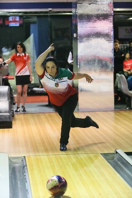 Cristina bowling