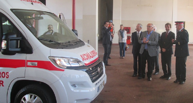 Bombeiros ganham nova ambulância de transporte de doentes Bombeiros ganham nova ambulância de transporte de doentes