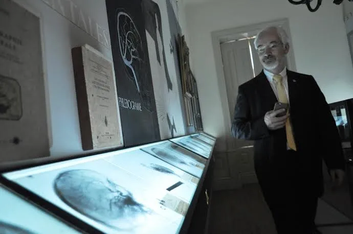 Egas Moniz fez a primeira angiografia cerebral há 90 anos Egas Moniz fez a primeira angiografia cerebral há 90 anos