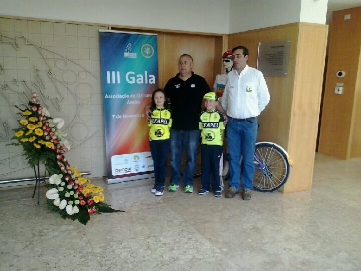 Escola de Ciclismo distinguida na Gala da Associação de Aveiro Escola de Ciclismo distinguida na Gala da Associação de Aveiro