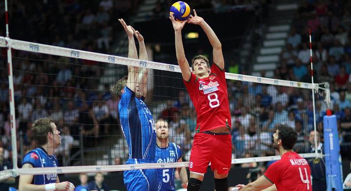 Voleibol: Tiago Violas troca o campeão Fonte Bastardo pelo Benfica Voleibol: Tiago Violas troca o campeão Fonte Bastardo pelo Benfica