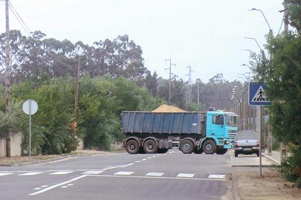 Godinho apanhado a extrair areia de zona protegida (JN) Godinho apanhado a extrair areia de zona protegida (JN)