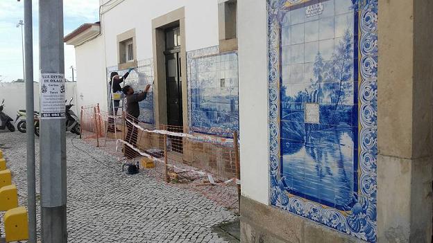 Alunos da Católica regressam em Julho aos azulejos da estação Alunos da Católica regressam em Julho aos azulejos da estação