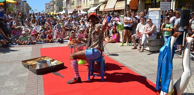 “Tenho crianças que, no meio dos espectáculos de rua, chamam pelo meu nome” “Tenho crianças que, no meio dos espectáculos de rua, chamam pelo meu nome”