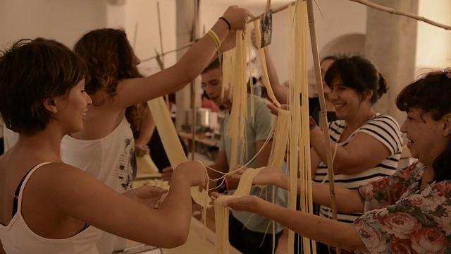 Pasta e Basta: Um Mambo Italiano Pasta e Basta: Um Mambo Italiano