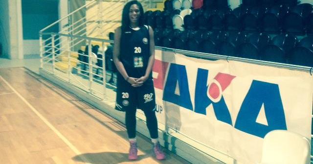 Basquetebol: Stephanie Taylor substitui Michelle Hydun Basquetebol: Stephanie Taylor substitui Michelle Hydun