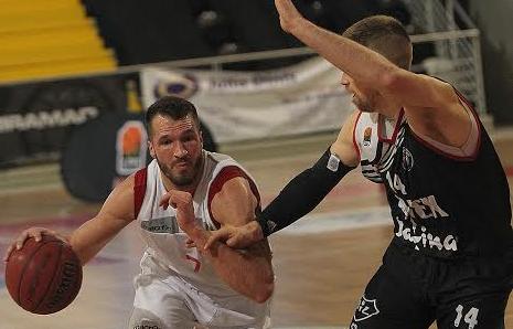 Basquetebol: Ovarense igualou CAB Madeira no topo do Grupo B Basquetebol: Ovarense igualou CAB Madeira no topo do Grupo B