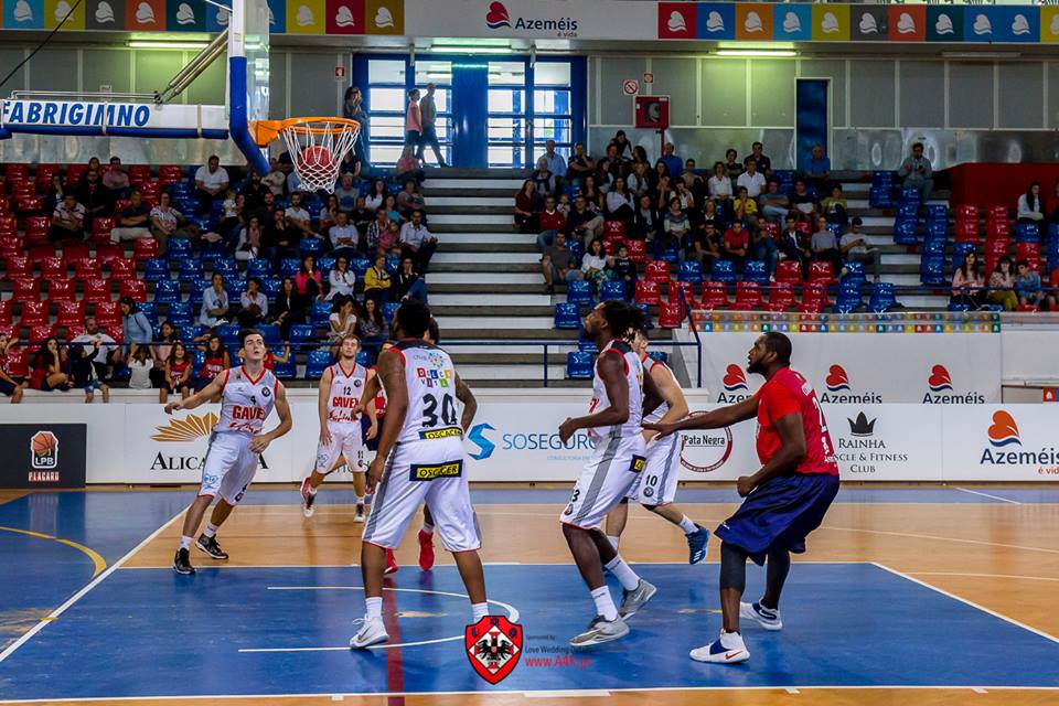 Basquetebol: Oliveirense volta a ultrapassar a Ovarense