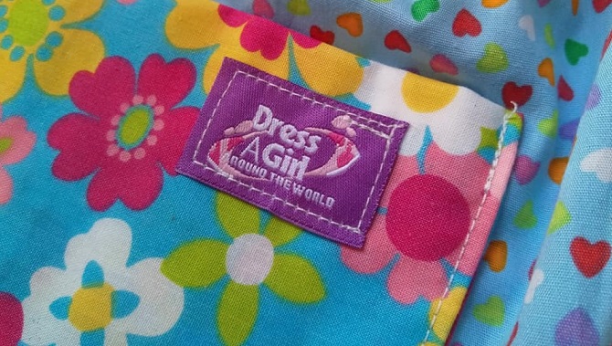 Associação de artesãos faz vestidos que mudam vidas Associação de artesãos faz vestidos que mudam vidas