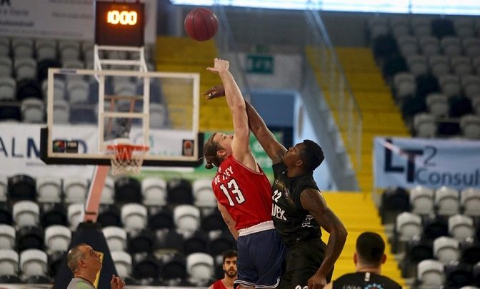 Oliveirense vence em Ovar e vai defender o título na final Oliveirense vence em Ovar e vai defender o título na final