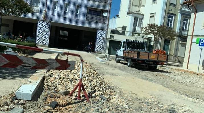 Uma obra atrasada que está dentro do prazo Uma obra atrasada que está dentro do prazo