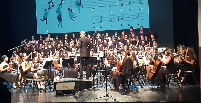 “Tutti” no concerto encerramento do Orfeão “Tutti” no concerto encerramento do Orfeão