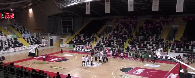 Ovarense vence e “apanha” o CAB Madeira Ovarense vence e “apanha” o CAB Madeira