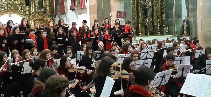 Igreja matriz cheia para ouvir o Concerto de Natal do Orfeão