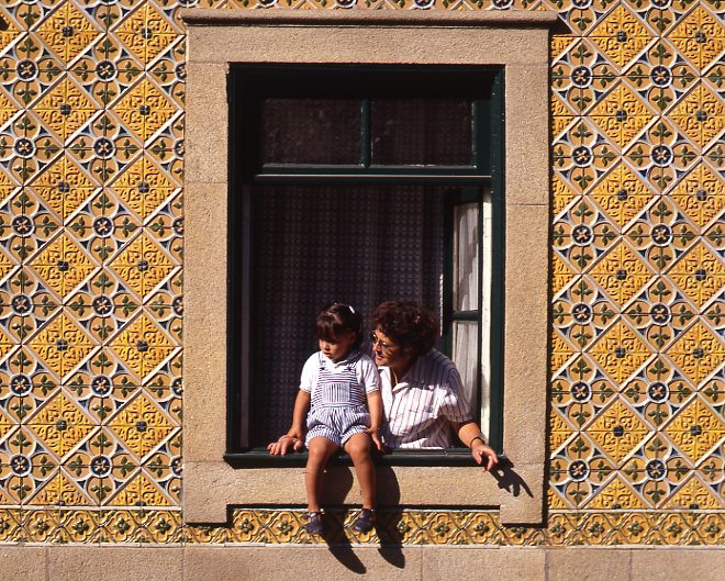 Italianos à descoberta do "azulejo decorado" ovarense