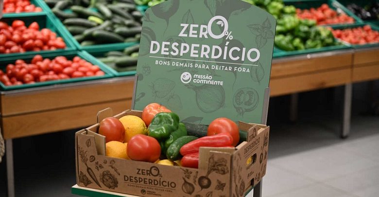 Continente vende caixas de frutas e legumes para evitar o desperdício alimentar por apenas 2,5€ Continente vende caixas de frutas e legumes para evitar o desperdício alimentar por apenas 2,5€