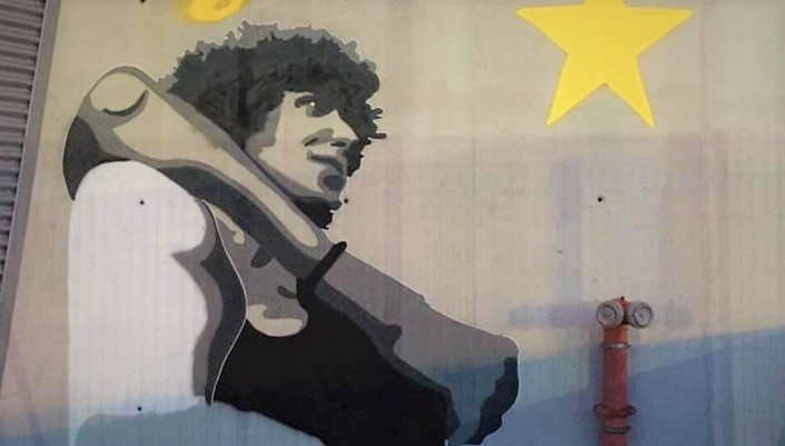 Dupla vareira pinta mural de homenagem a Miguel Casaca Dupla vareira pinta mural de homenagem a Miguel Casaca