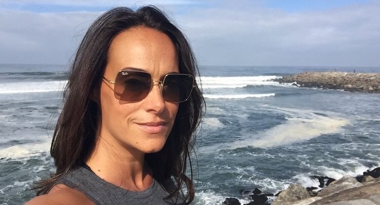 Karine Lima de regresso a Paris após férias em Ovar Karine Lima de regresso a Paris após férias em Ovar