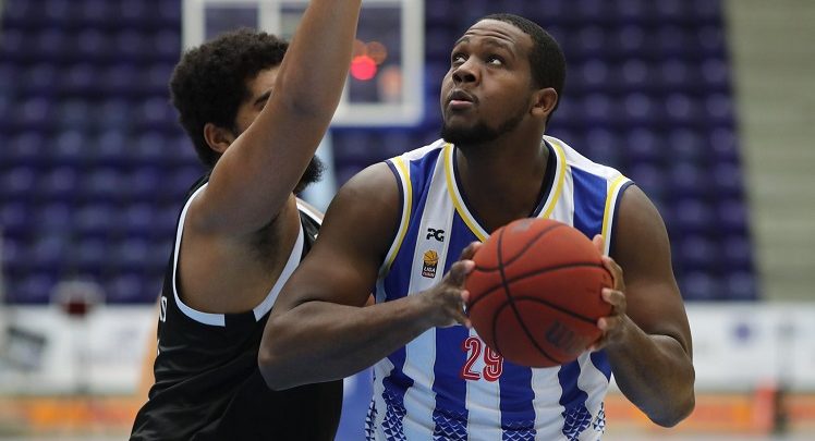 FC Porto bateu a Ovarense por claros 95-55 FC Porto bateu a Ovarense por claros 95-55