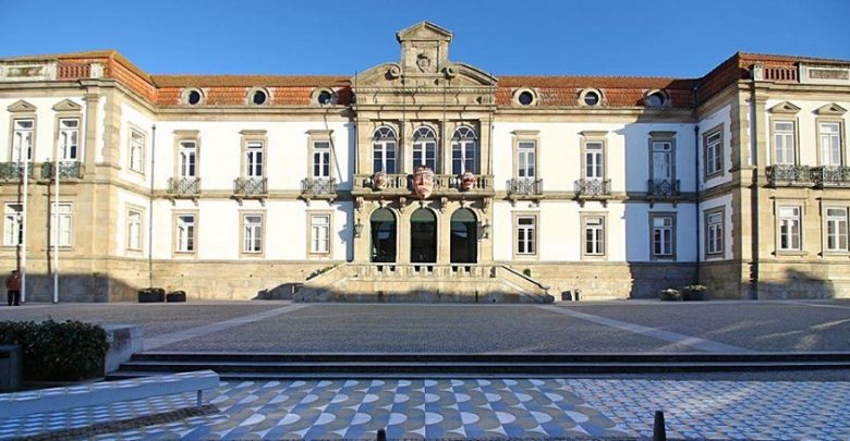 Só a decoração urbana resiste ao cancelamento do Carnaval