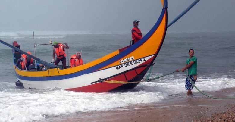 Um barco, um símbolo de uma classe de pescadores – Por Florindo Pinto