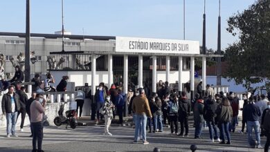 Confusão no exterior, final feliz no relvado