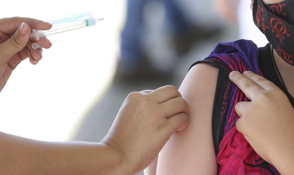 "A vacina da gripe protege contra enfartes e AVCs? Como é possível?!" - Por Dr. Eurico Silva