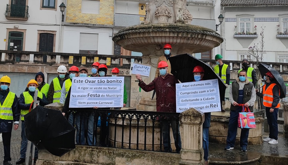 Pinguins e Garimpeiros cumprem a tradição com crítica mordaz