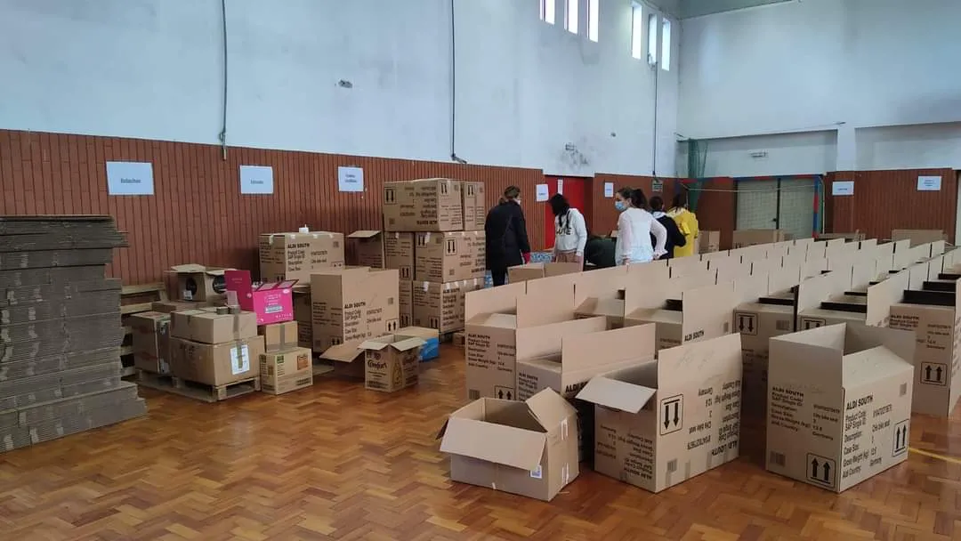 Donativos começam a ser embalados com destino à Ucrânia