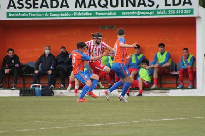 Esmoriz a vencer aproxima-se dos lugares da frente