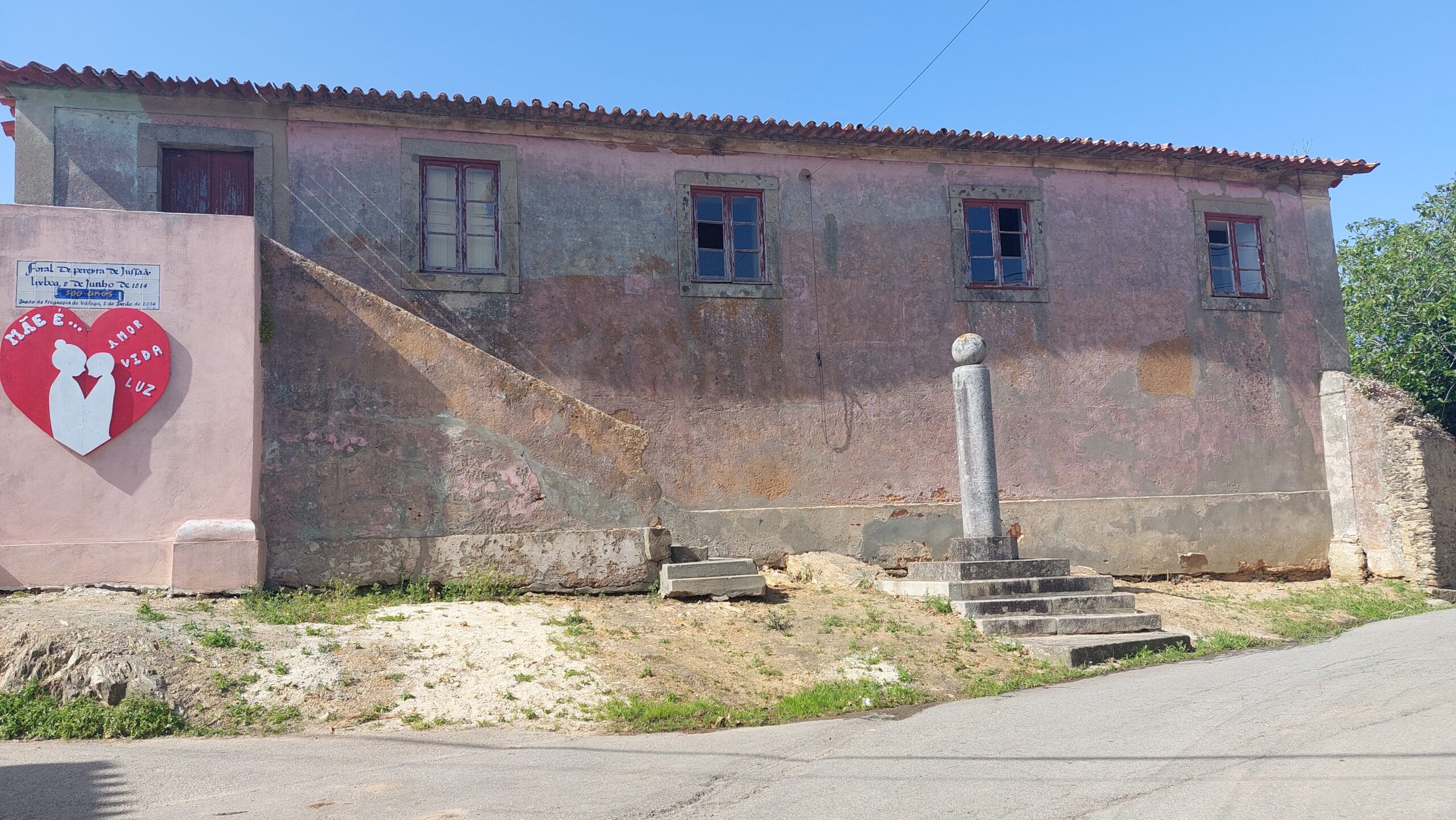 Paços do Concelho de Pereira Jusã à venda na Internet