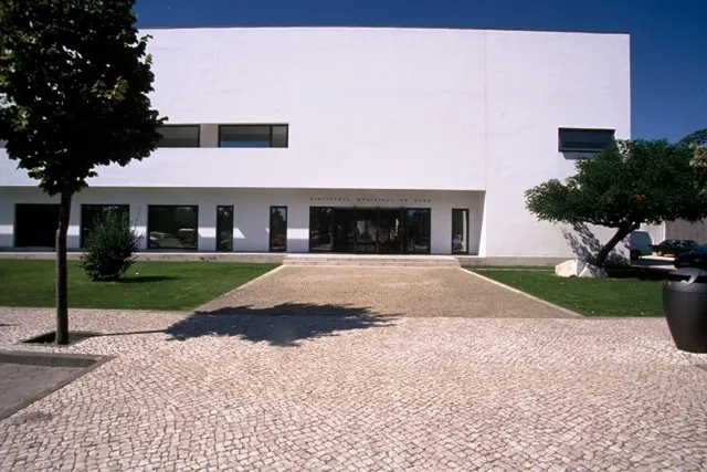 Biblioteca Municipal de Ovar faz hoje 25 anos