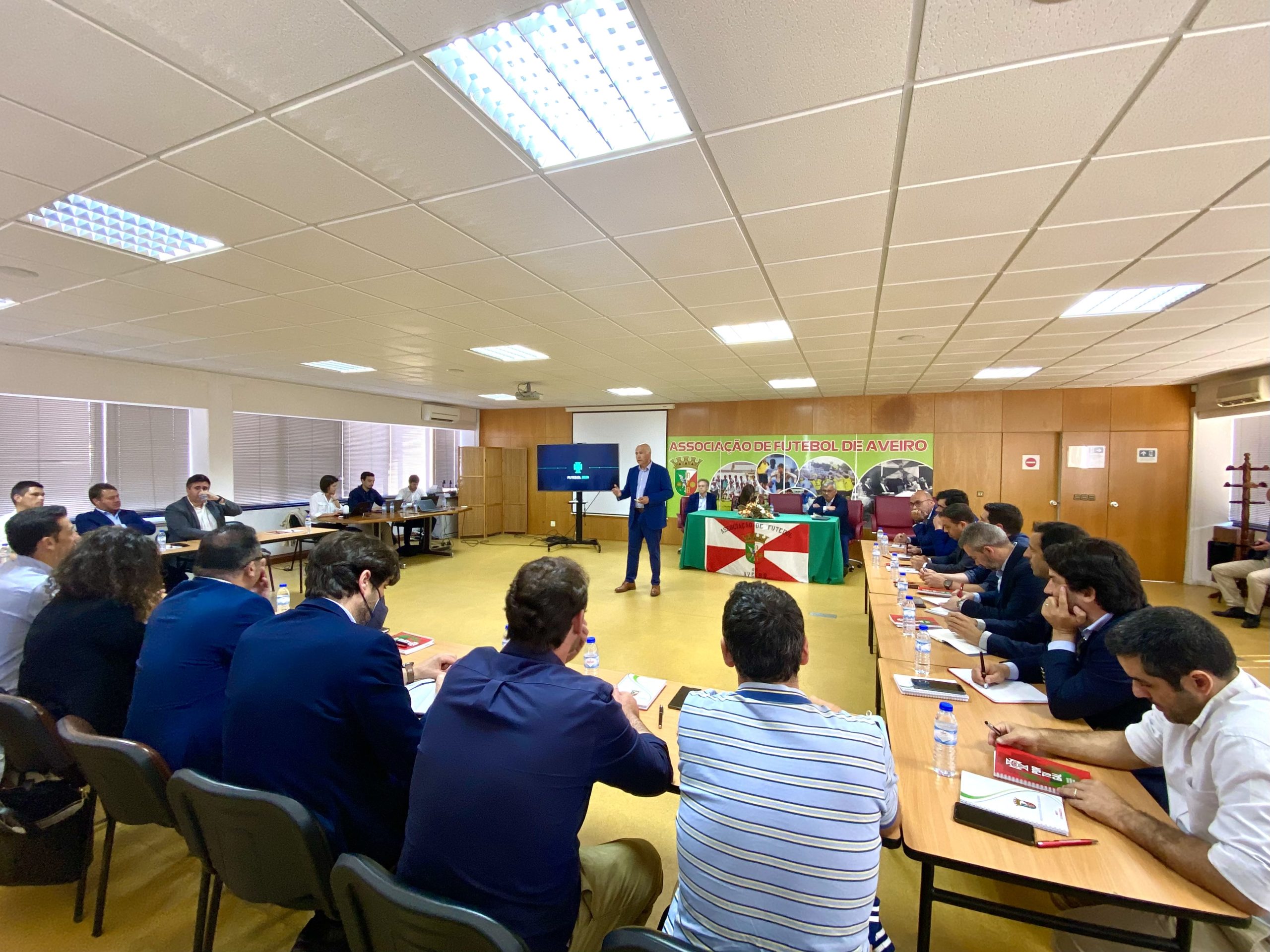 AFA recebeu FPF e autarquias do distrito para apresentação do Futebol 2030