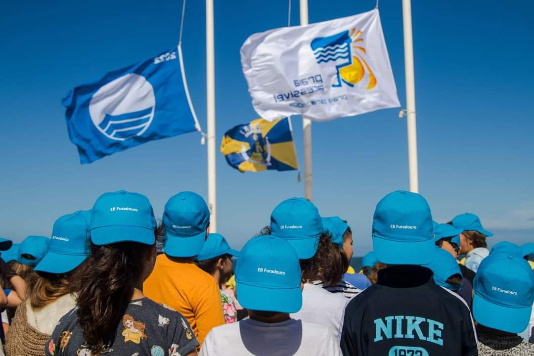 Crianças da EB do Furadouro vibram com Bandeira Azul