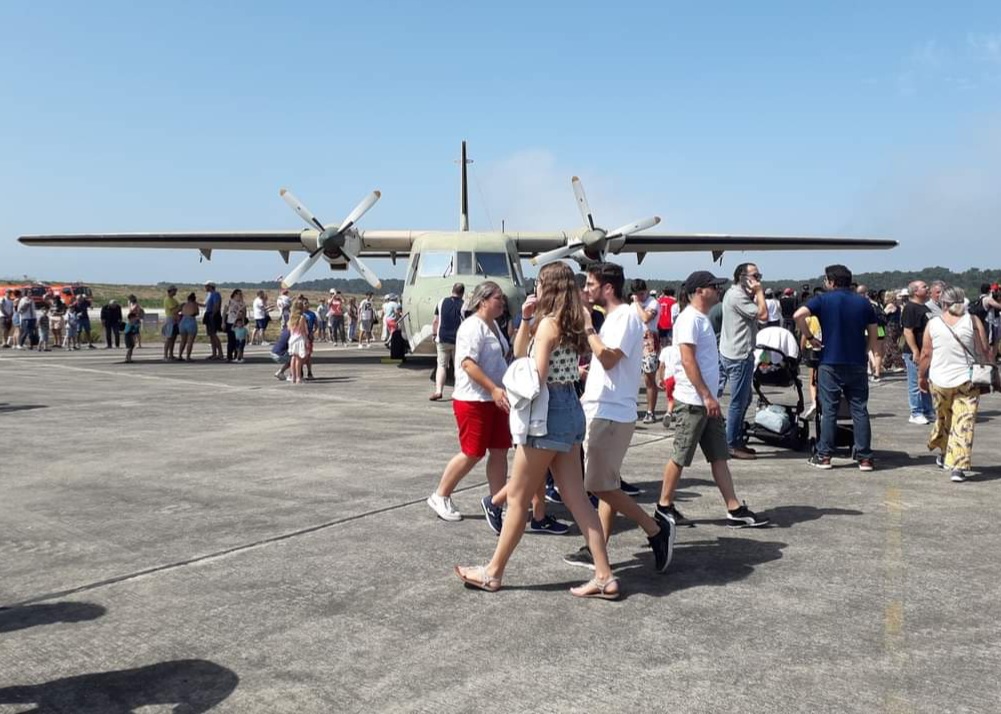 Enchente em Maceda para ver os aviões