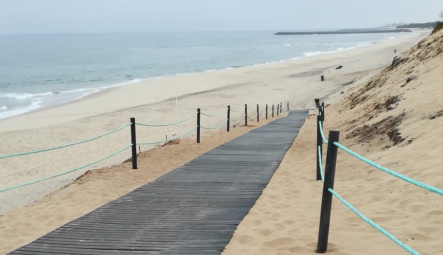 Praia de Maceda electrificada com iluminação pública