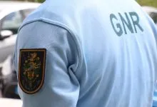 Mulher detida pelo crime de incêndio por negligência Mulher detida pelo crime de incêndio por negligência