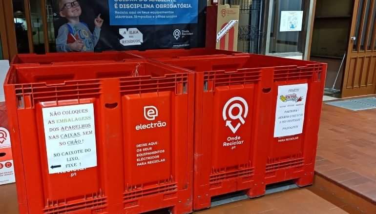 “Escola Electrão” premeia Secundária José Macedo Fragateiro “Escola Electrão” premeia Secundária José Macedo Fragateiro