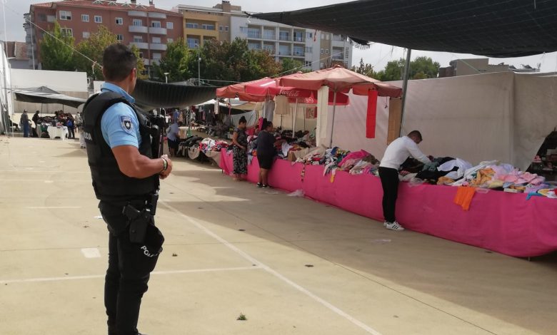 Acção policial musculada no Mercado Municipal Acção policial musculada no Mercado Municipal