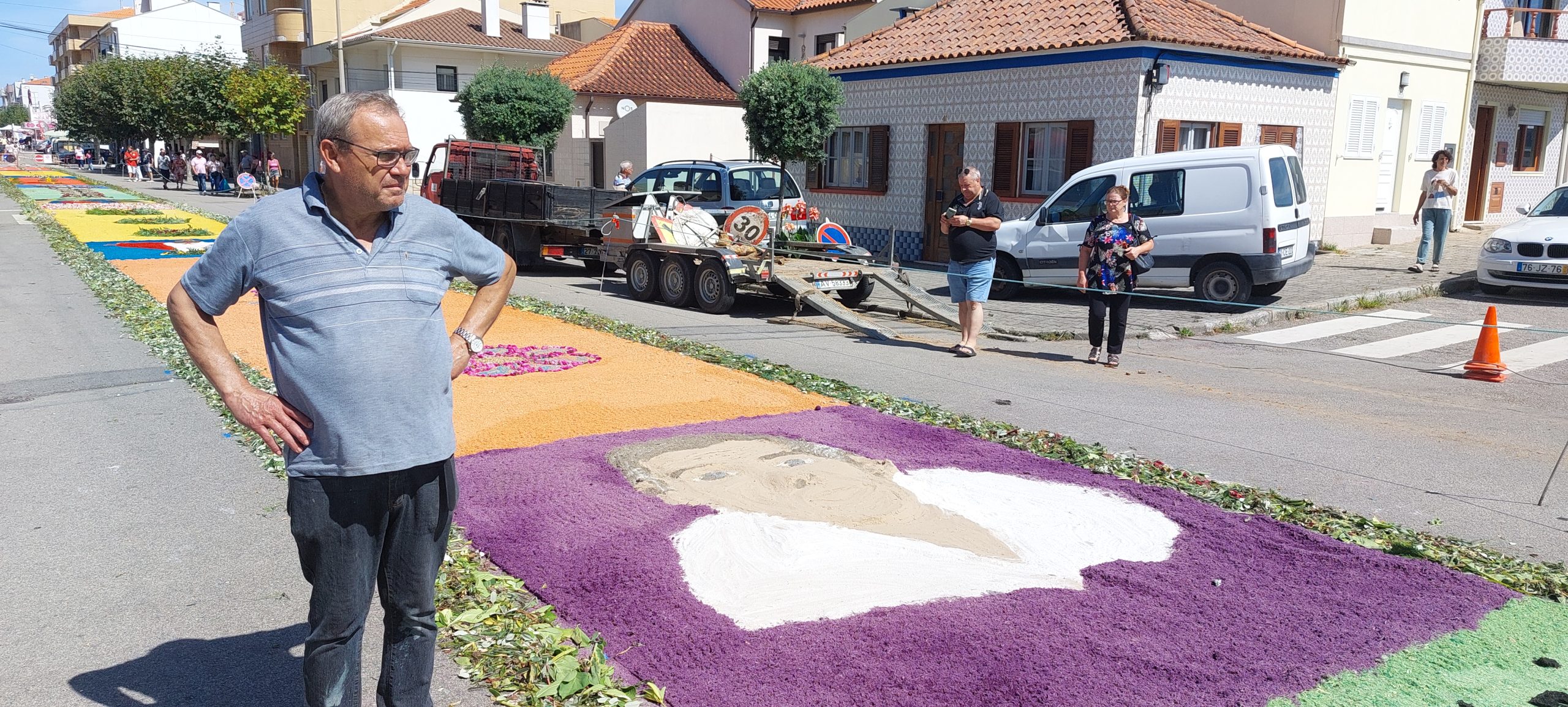 O Tapete de Flores é um pouco do Furadouro oferecido a quem visita as Festas do Mar