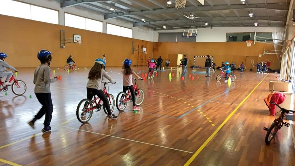 Escolas vão receber bicicletas e capacetes para a 'educação rodoviária'