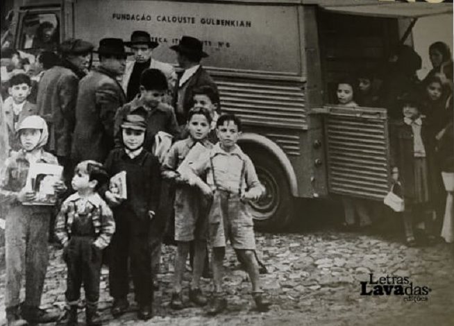 “Homens Livro” traz a memória das bibliotecas itinerantes da Fundação Calouste Gulbenkian “Homens Livro” traz a memória das bibliotecas itinerantes da Fundação Calouste Gulbenkian
