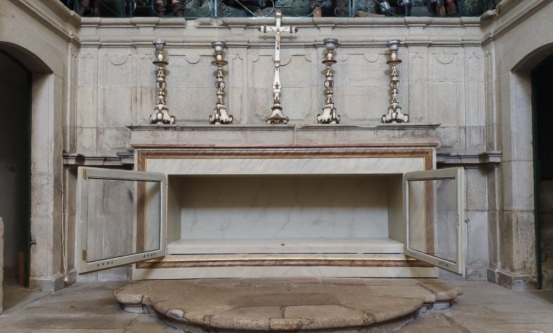 Paróquia procede ao restauro da urna do Senhor Morto Paróquia procede ao restauro da urna do Senhor Morto