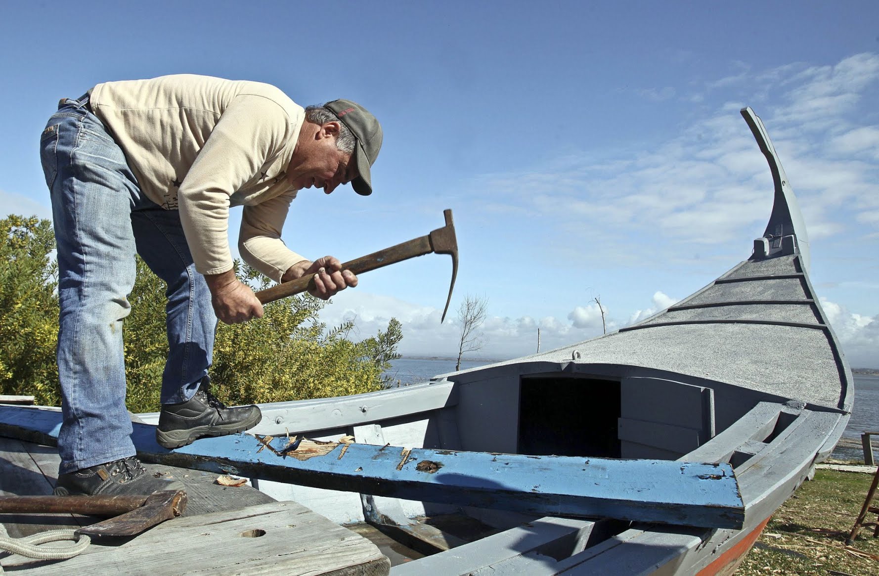 Estaleiro-Museu do Monte Branco chega aos 2.000 visitantes para ver construir o moliceiro