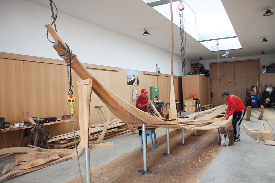 Barco Moliceiro em construção no Estaleiro-Museu do Monte Branco