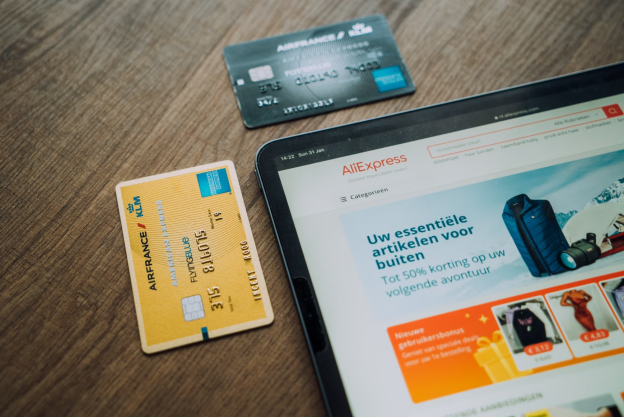 Os portugueses passam quase 2 horas por semana a fazer compras online. Como fazê-lo em segurança? Os portugueses passam quase 2 horas por semana a fazer compras online. Como fazê-lo em segurança?
