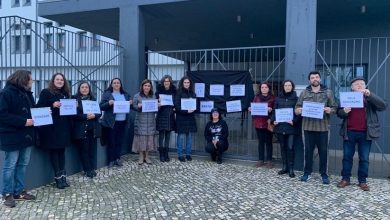 Professores do Agrupamento de Escolas de Ovar Sul em greve e em vigília à porta das escolas