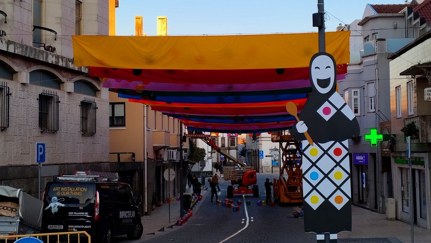 O Dominó vareiro nas ruas da folia